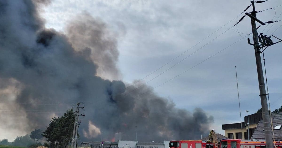 Potężny pożar w pomorskiej fabryce. Najnowsze informacje