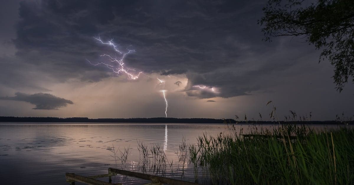 Burze, upały, wzrost poziomu wody. Alerty IMGW