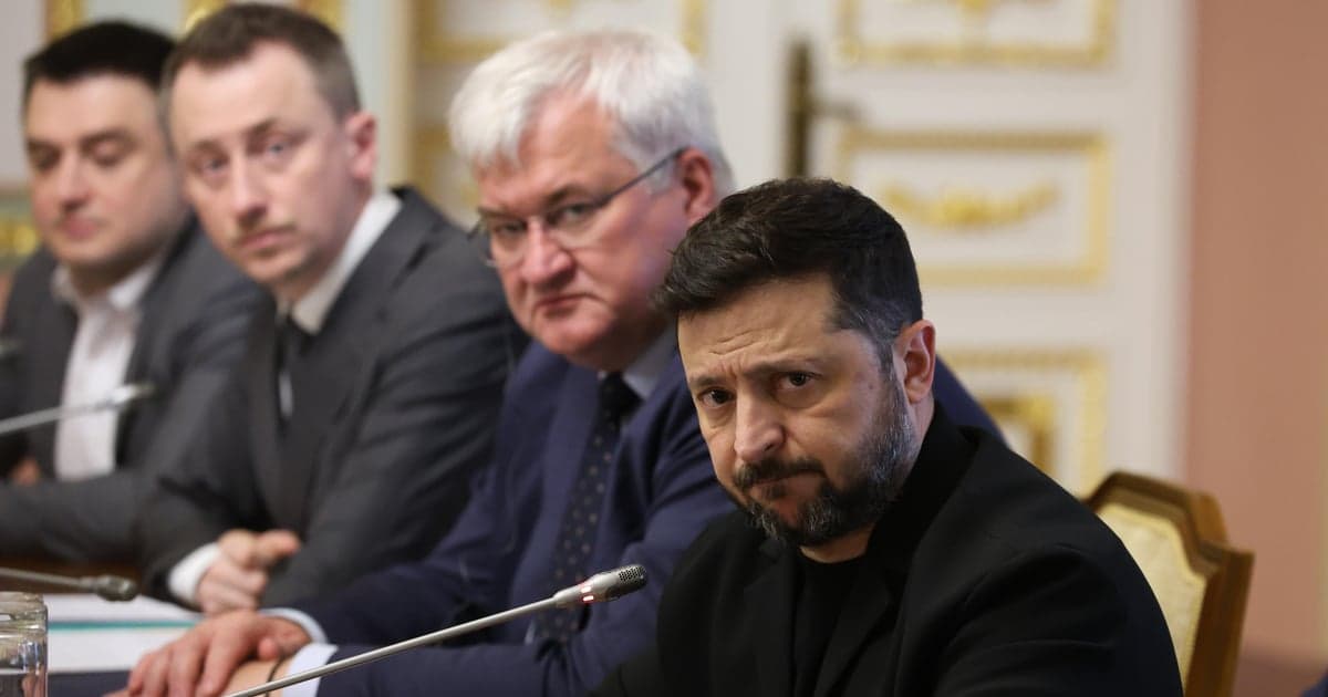 Ekspert o przyjeździe Zełenskiego na konferencję o odbudowie Ukrainy: Pod mocnym znakiem zapytania
