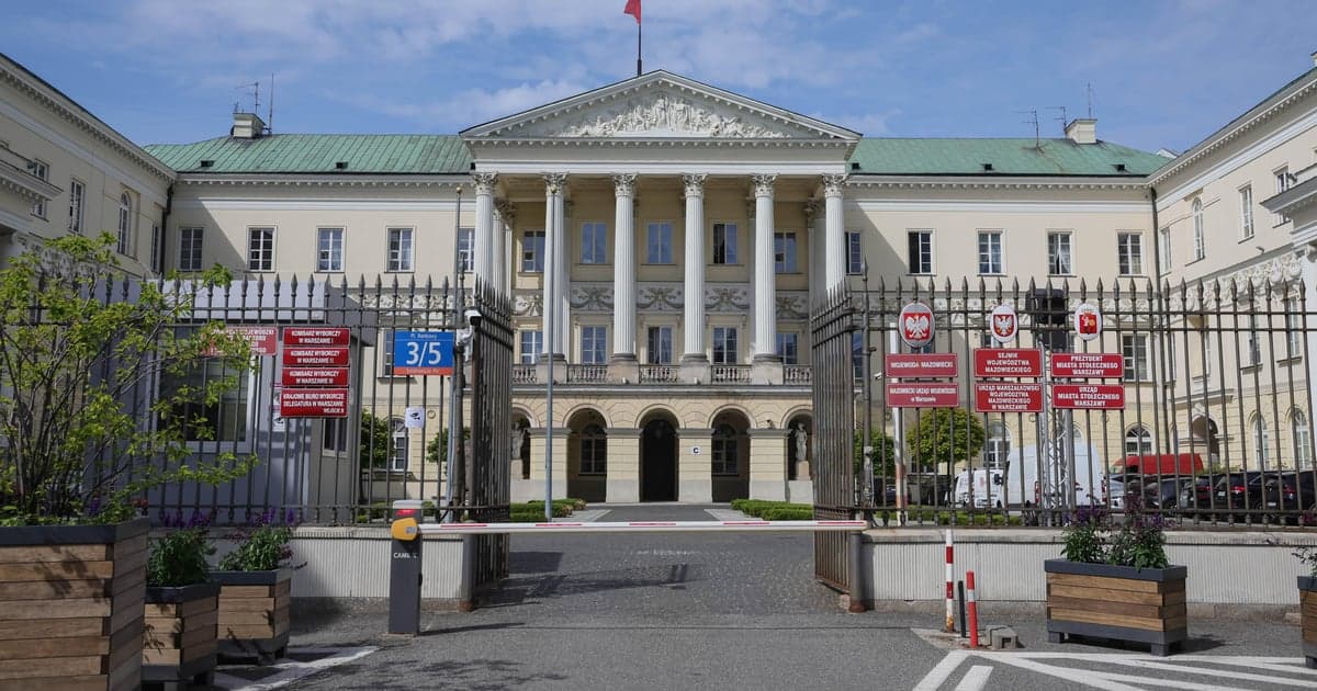 Mieli odzyskać niezależność, dostali nowe obowiązki. Raport obnaża prawdę o polskich samorządach