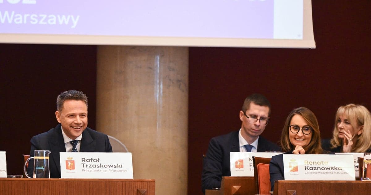 Trzaskowski obronił budżet Warszawy. Opozycja grzmi: „Leżymy na pieniądzach”