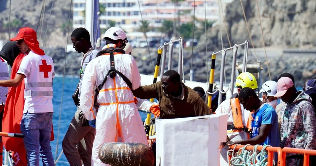 Masowa legalizacja migrantów w Hiszpanii. Rząd Sancheza pod presją