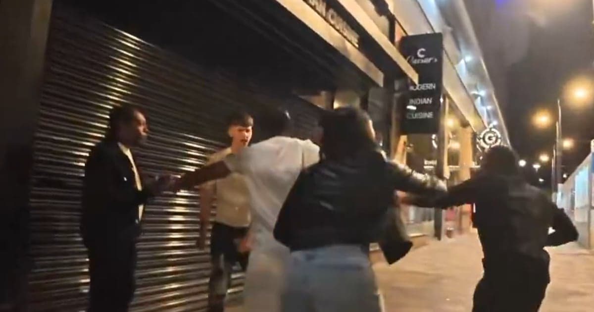 Ofiara ataku zatrzymana przez policję? Kontrowersyjna interwencja w Birmingham