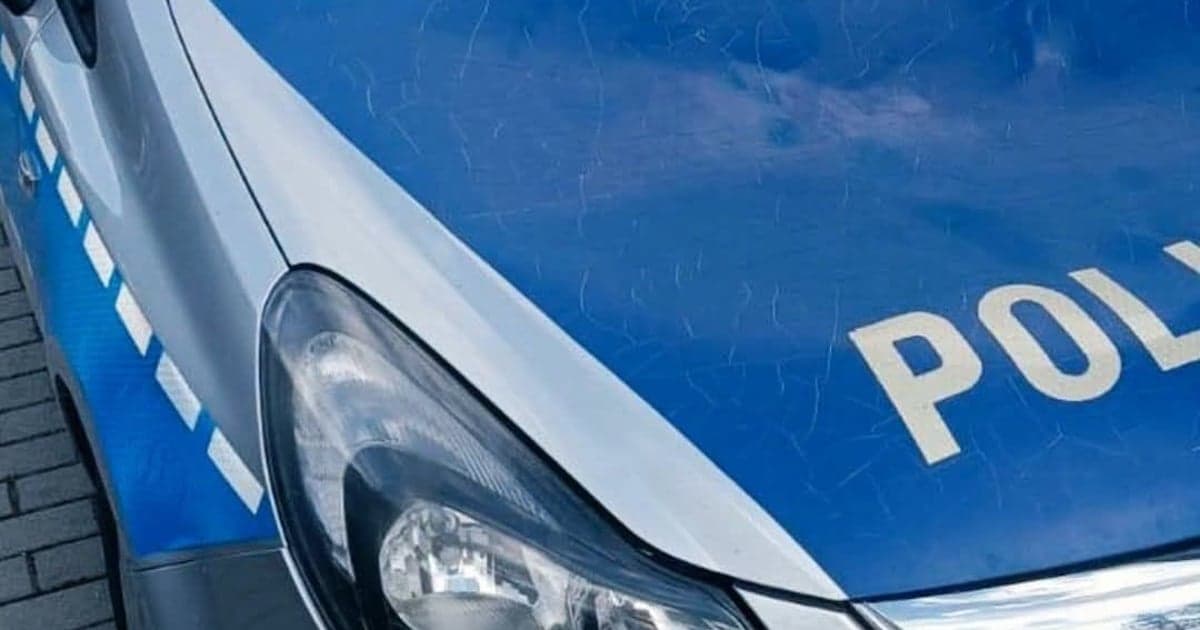 Tymbark. Pijany żołnierz skakał po radiowozach i uszkodził budynek komendy