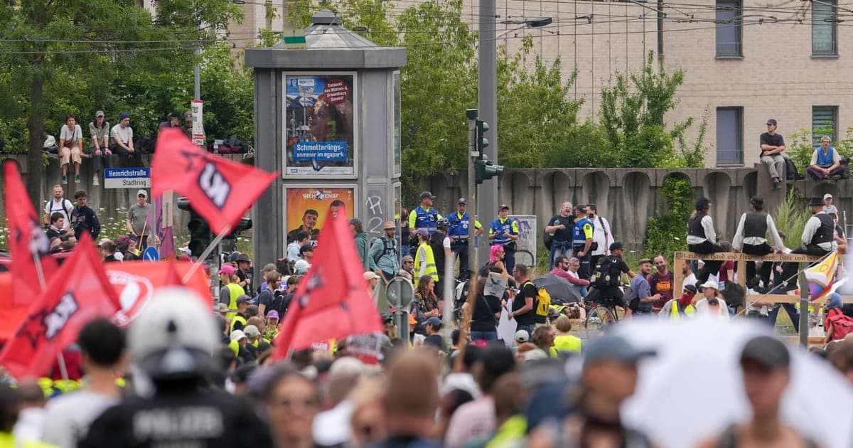 Ponad 30 tys. osób zablokowało miasto. Tak Niemcy protestują przeciwko liderom AfD