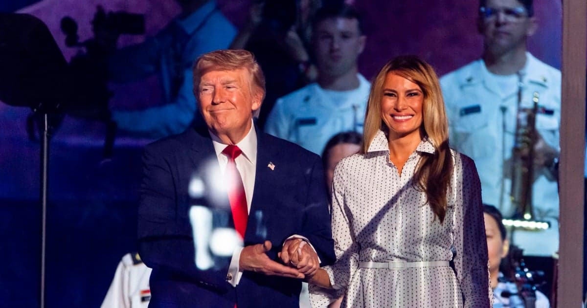 „Nawet o drugiej w nocy”. Trump przemówił mimo zagrożenia burzowego