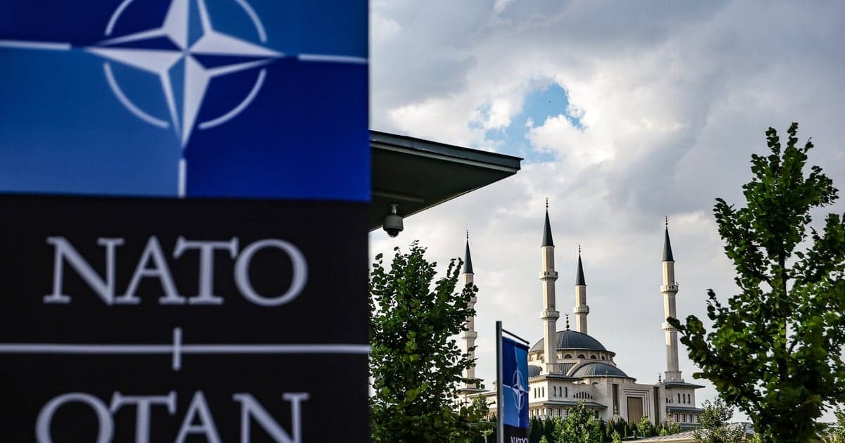 Polska delegacja na szczycie NATO w Ankarze. W centrum obrona, wydatki i przyszłość Sojuszu