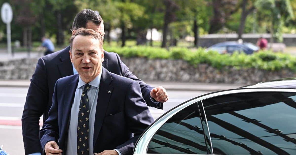 Prowokacja zamiast ataku? Sikorski w CNN o możliwych planach Rosji