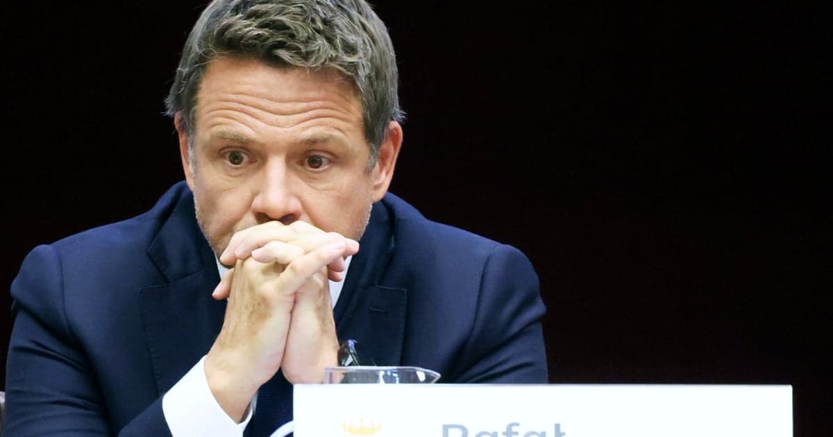 Trzaskowski odchudza Warszawę z polityków. Inne miasta nabrały wody w usta