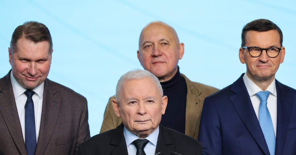 Kaczyński podjął decyzję. Jedno stowarzyszenie znika, Morawiecki nie zamierza się wycofać