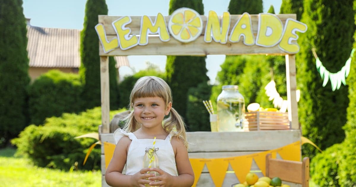 Czy dzieci mogą sprzedawać lemoniadę? Sanepid wydał zalecenia
