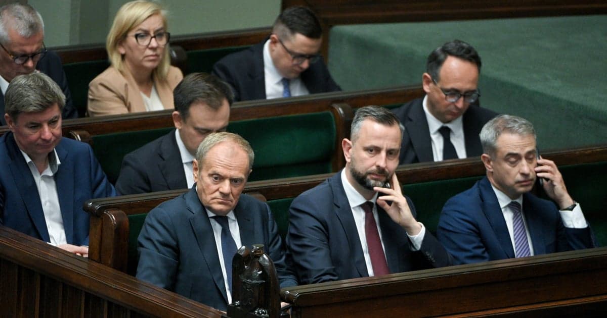 Prezydent odrzucił ustawę o statusie bliskiej osoby. Tusk mówi o pogardzie