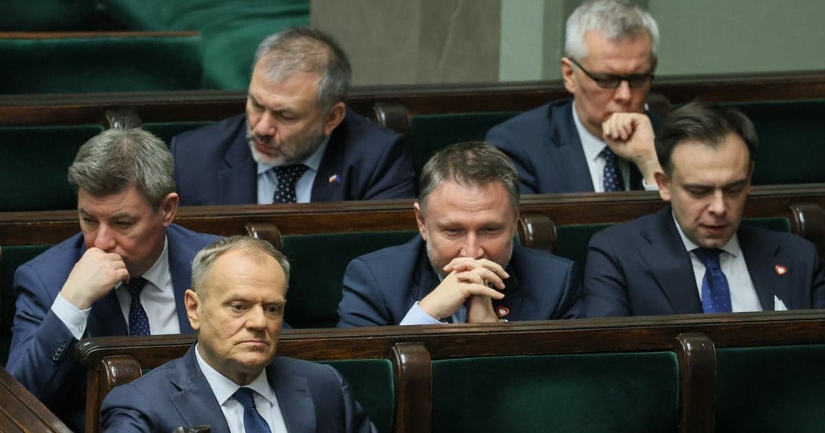 Czerwona kartka dla rządu. Ponad połowa Polaków zawiedziona tym, jak Tusk rozlicza PiS