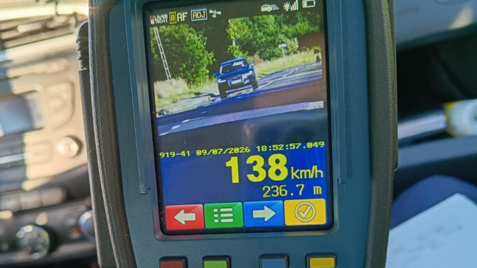 07:32 138 km/h w terenie zabudowanym. Kierowca stracił prawo jazdy