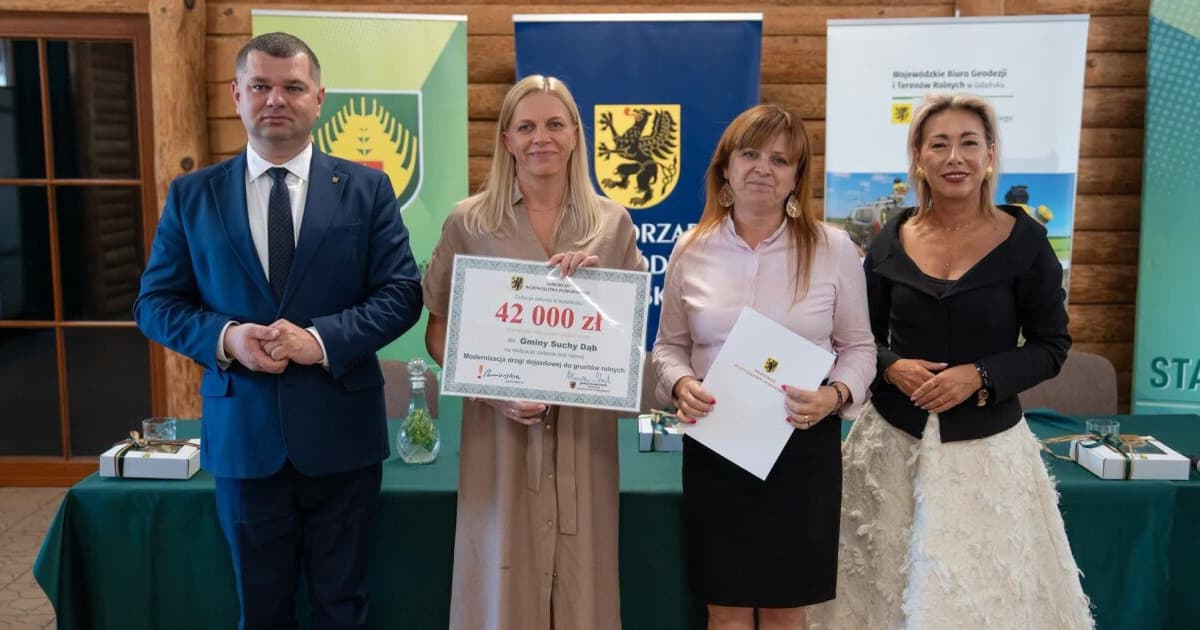 •08:25 84 tysiące złotych na drogę w Krzywym Kole. Gmina Suchy Dąb z kolejnym wsparciem