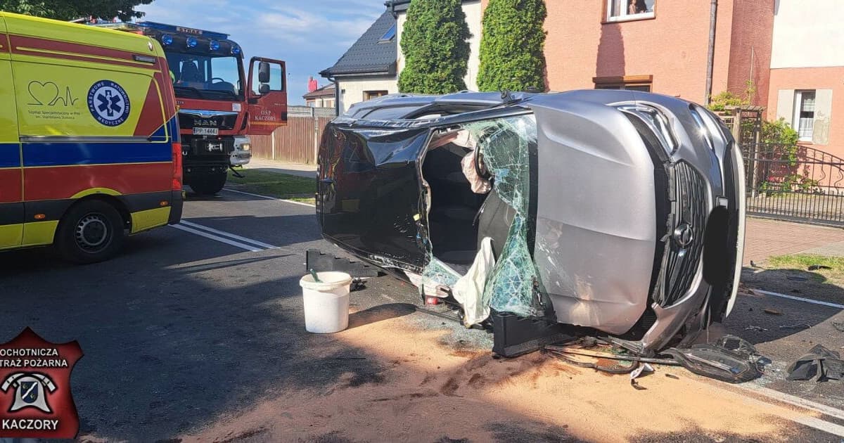 •09:42 Kaczory: Opel na dachu