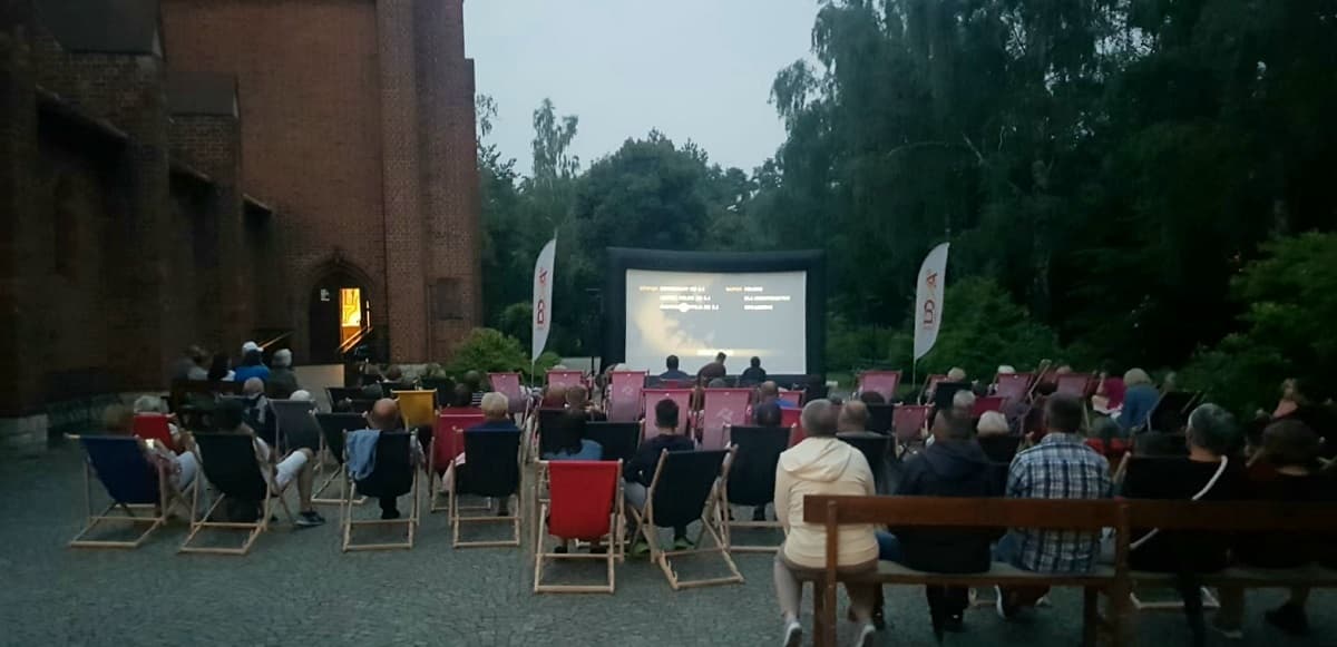 10 projekcji w 10 dzielnicach – kino plenerowe w Kędzierzynie-Koźlu