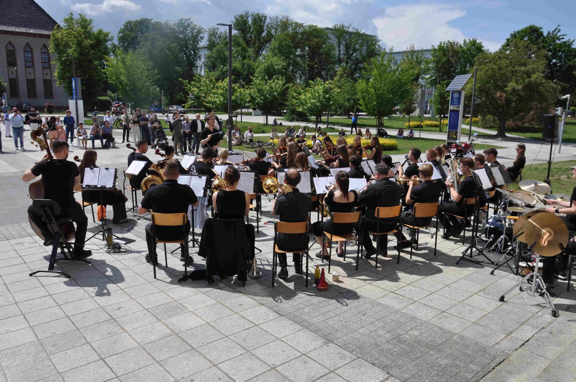 10.07.2026 Trwa kulturalne lato w Ruinach Teatru Victoria TAURON Piątki Kultury. Dzisiaj będzie klasycznie i rozrywkowo