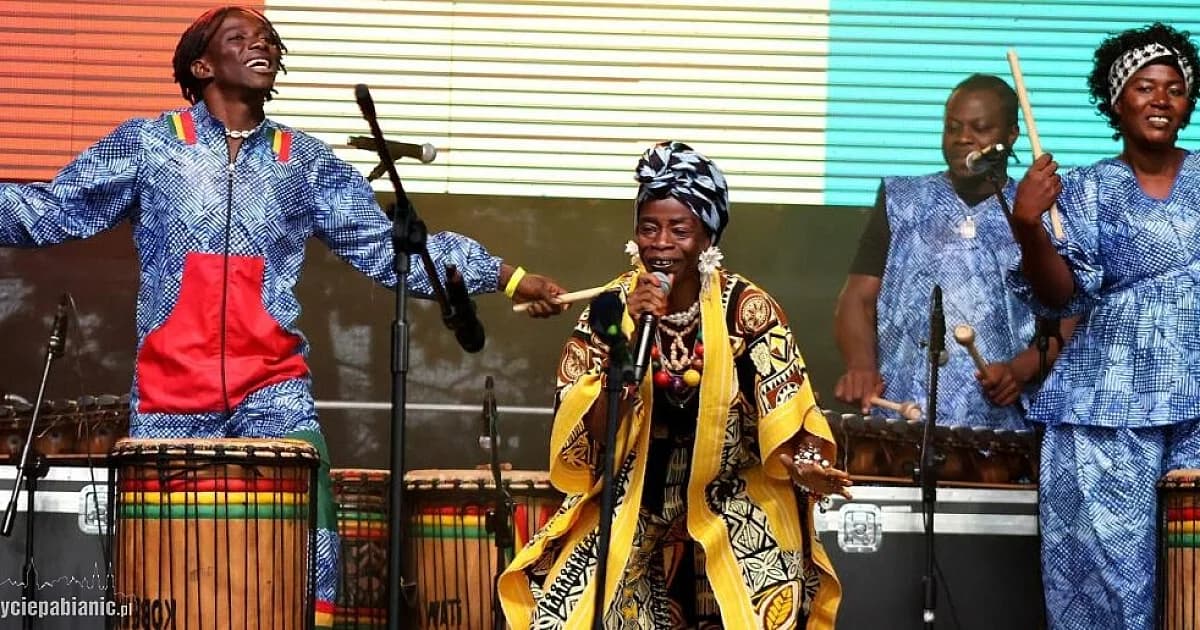 111Śpiew, taniec i folklor