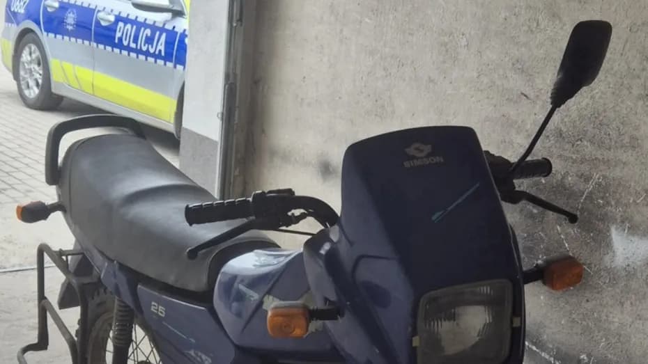 12-latek na motorowerze. Przekazano go matce