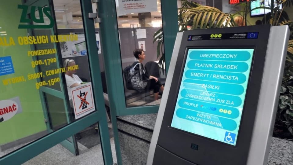 12:49 Nowa metoda oszustów „na pracownika ZUS”. Instytucja ostrzega seniorów przed wyłudzeniami