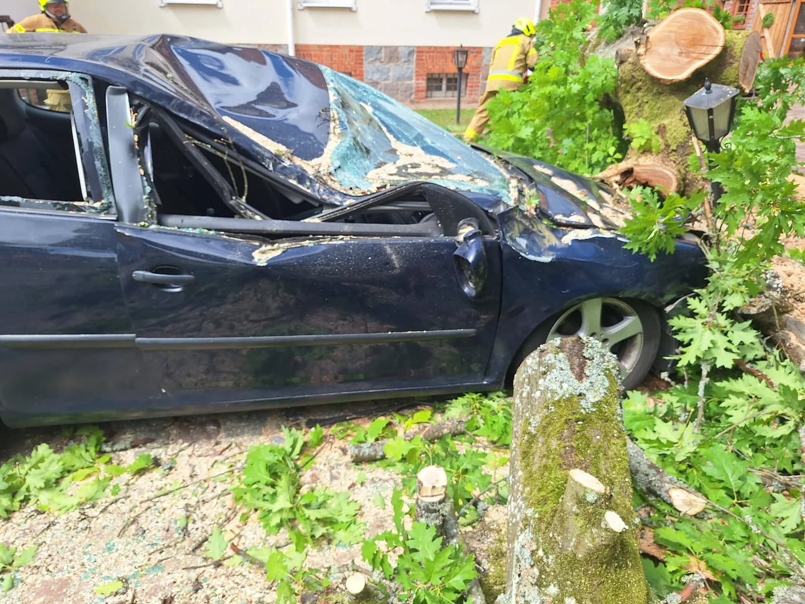 126 interwencji strażaków po załamaniu pogody w woj. pomorskim. Borkowo i Borcz wśród miejsc zdarzeń