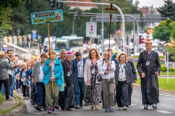 13 lipca 2026Trwają zapisy na 49. Rzeszowską Pieszą Pielgrzymkę na Jasną Górę. Pielgrzymi zapraszają do wspólnego pielgrzymowania