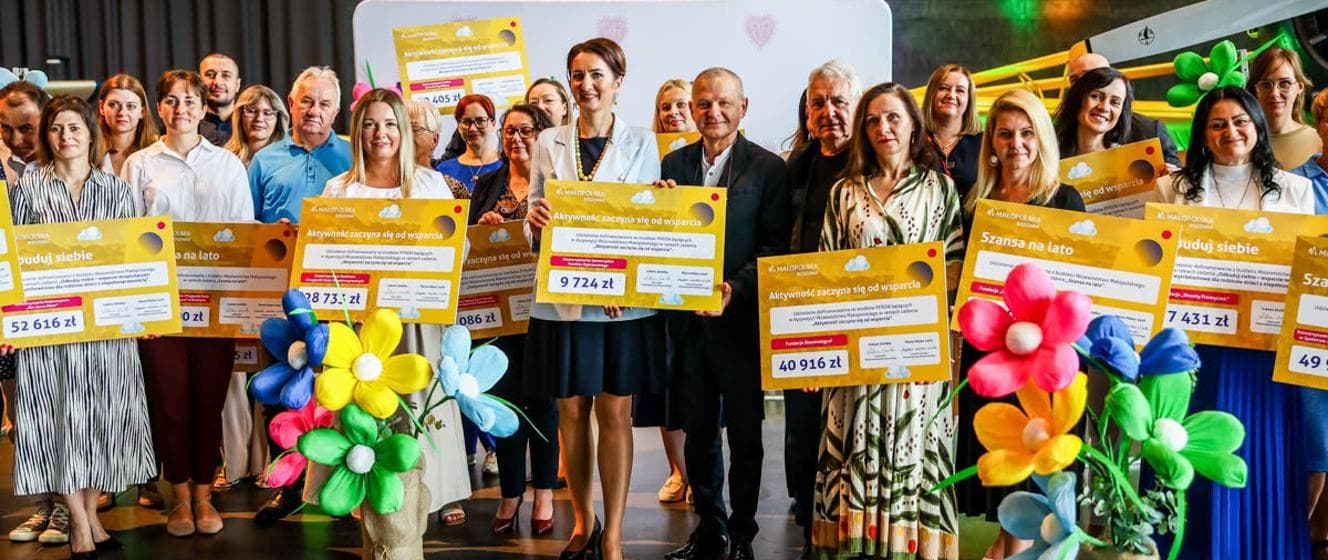 13.07.2026 Stowarzyszenie Samorządów Powiatu Dąbrowskiego z dofinansowaniem na projekt „Niezwykła moc zwykłego czytania”