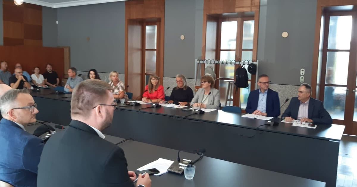 •14 lipca Nowy park, hala i wsparcie dla nauczycieli. Zmiany po sesji Rady Miasta