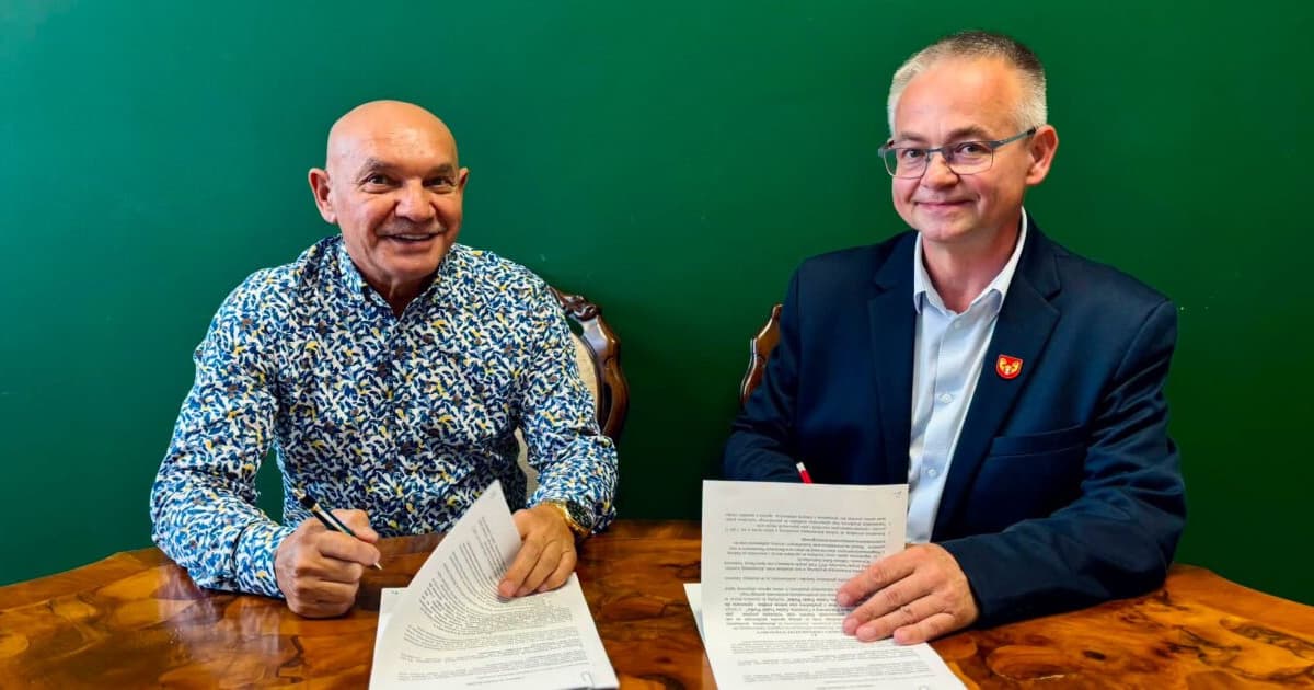 •14 lipca Trąbki W.: Kolejny krok do rozbudowy szkoły w Czerniewie. Jest umowa na projekt
