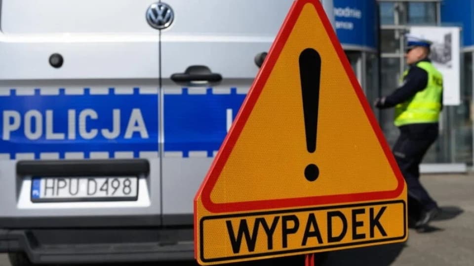 14:36 Kierowca stracił panowanie nad autem. Trzy osoby ranne