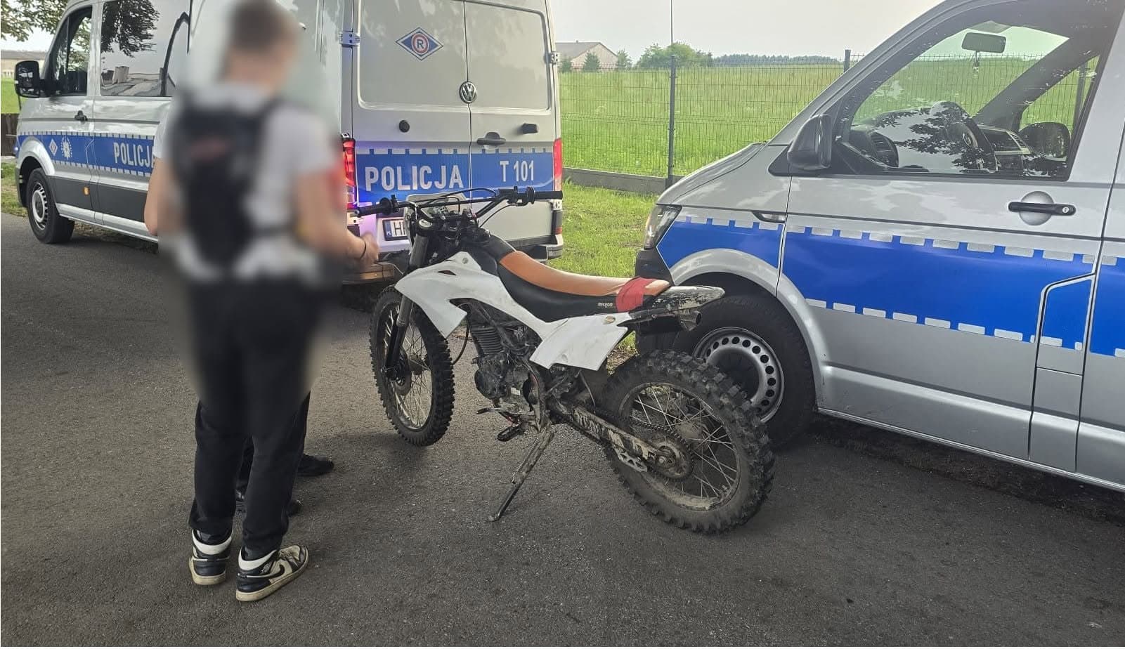 15-latek uciekał policjantom na "crossie". Pojazd nie był zarejestrowany, nie miał ubezpieczenia...