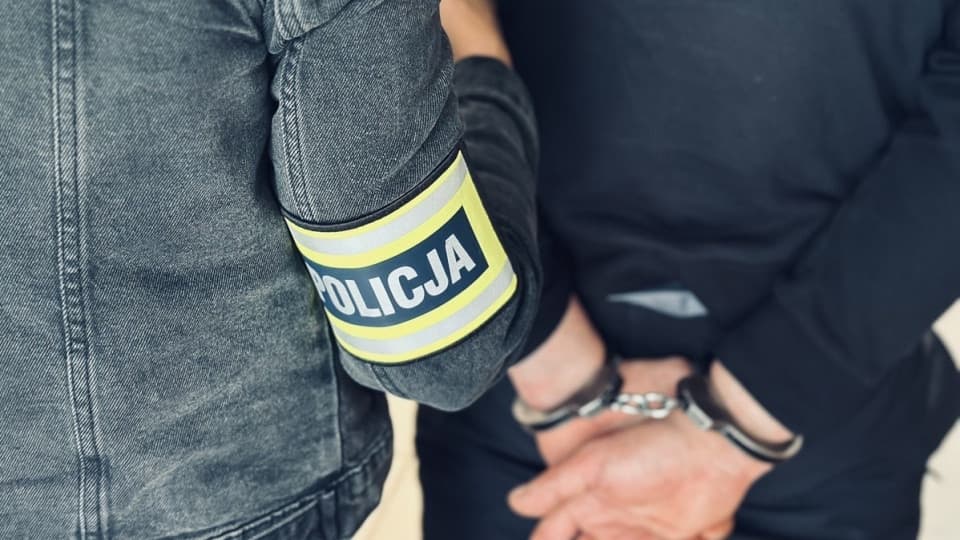 15:17 Areszt dla pary podejrzanej o włamania do marketów. Wpadli przed kolejnym skokiem