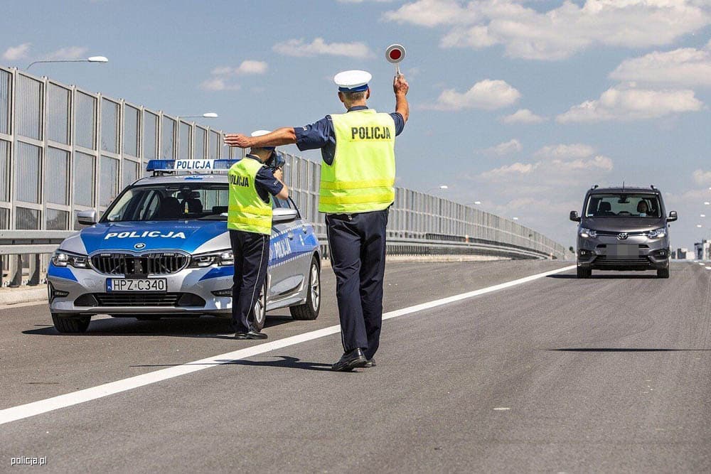 167 km/h, alkohol, narkotyki i brak prawa jazdy. Policjanci przerwali niebezpieczną jazdę 20-latka