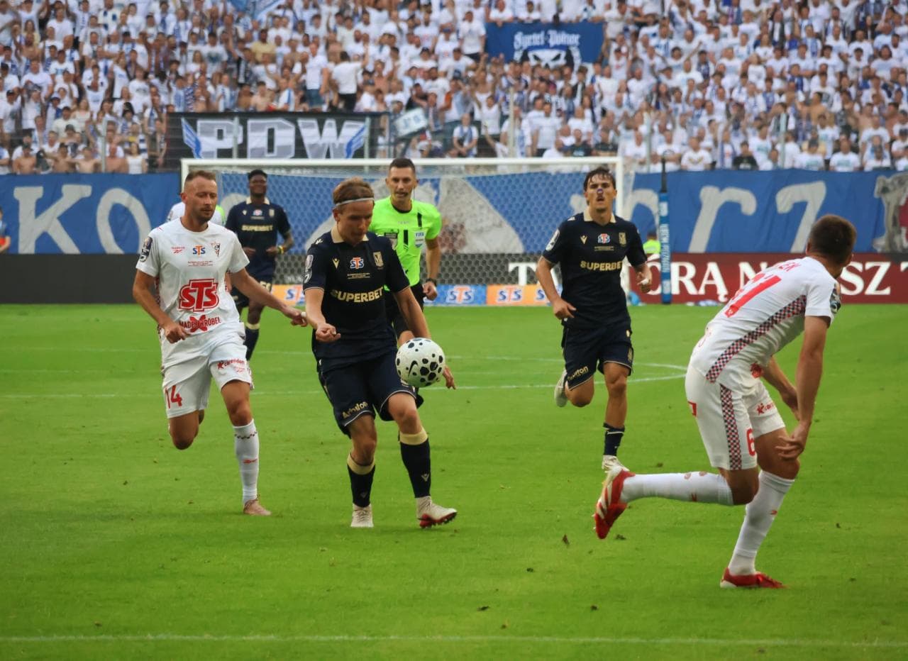 3:1 na stadionie w Poznaniu. "Zdobywamy STS Superpuchar Polski"