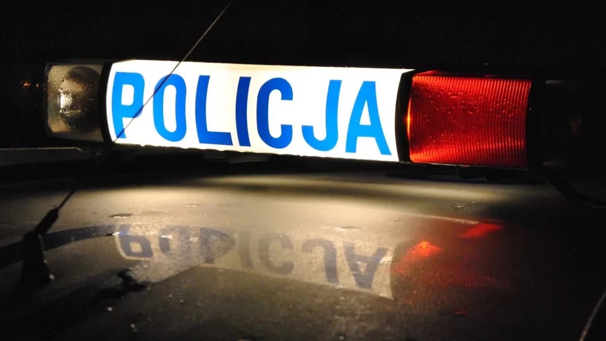 39-latek kierował BMW, mając 2 promile alkoholu. Miał przy sobie niebezpieczne narzędzia. Policja wyjaśnia sprawę