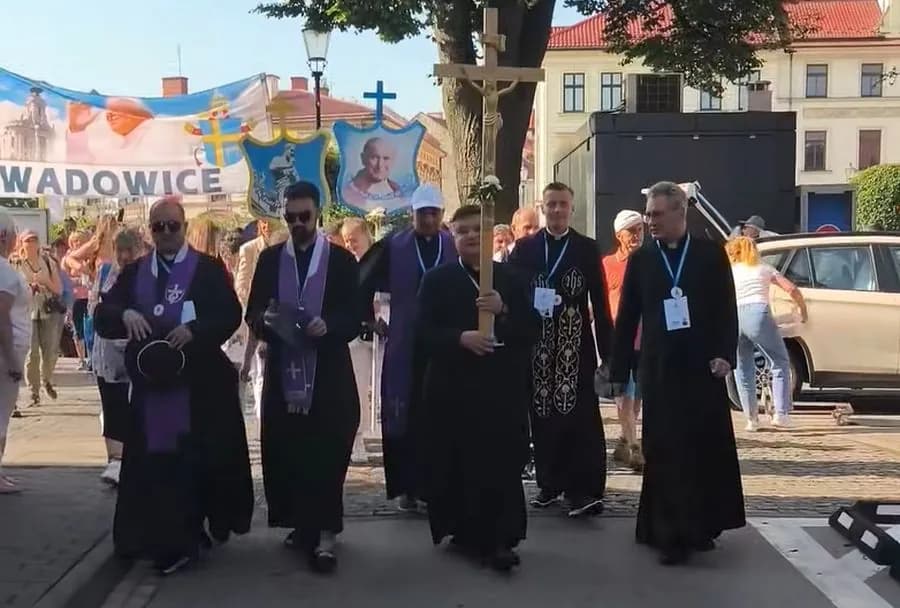 40. Wadowicka Pielgrzymka wyruszyła na Jasną Górę. Przed pątnikami 145 km