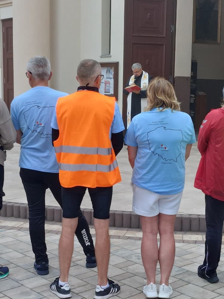 46 rowerzystów wyruszyło z Podzamcza na Jasną Górę. Jubileuszowa edycja pielgrzymki