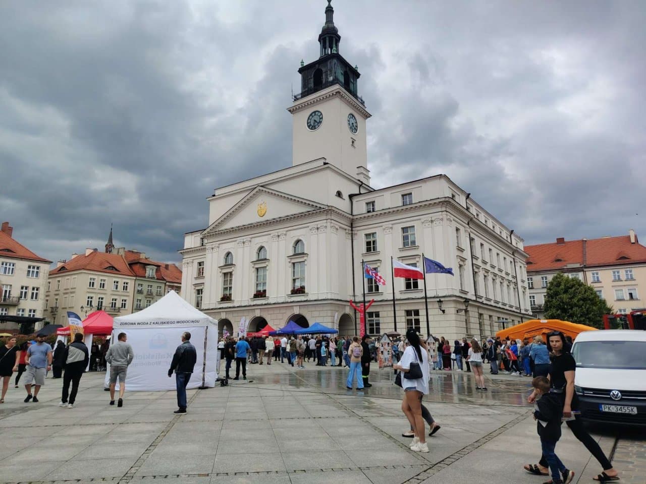480 tys. zł na tężnię, 440 tys. na kampanię transportową i ponad 560 tys. na wakacyjne atrakcje dla dzieci. Sprawdzamy czerwcowy rejestr umów miasta