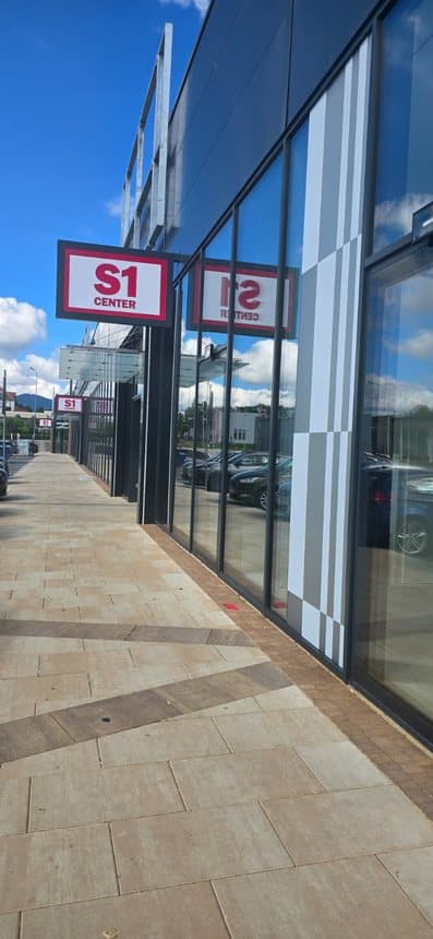 6 Nowy szyld na Podzamczu