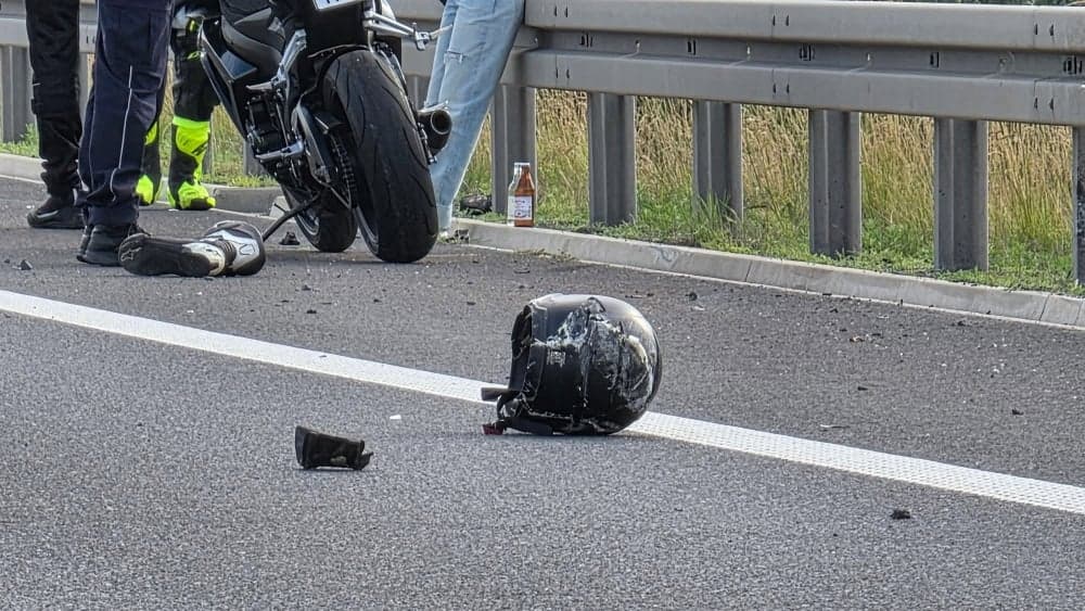 6 Śmiertelny wypadek na trasie S3. 27-letni motocyklista uderzył...