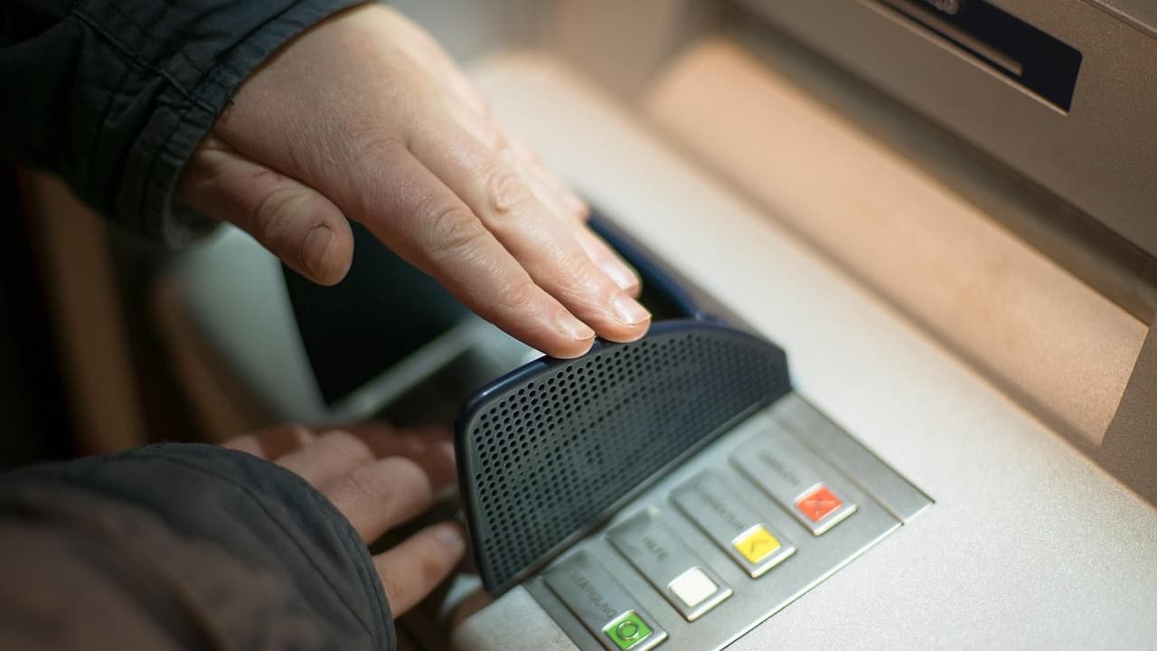 86-latka z regionu oszukana metodą „na lekarza”. Straciła 60 tysięcy złotych