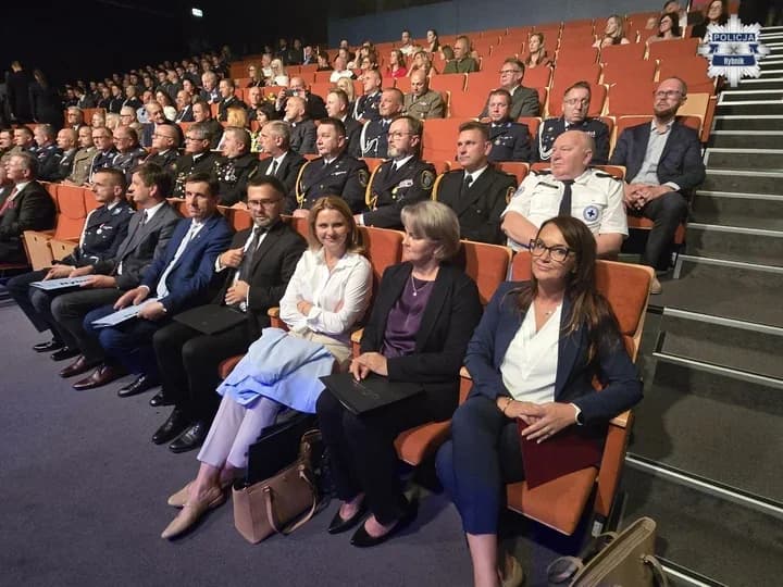 88 awansów i odznaczenia. Tak rybniccy policjanci świętowali swoje święto