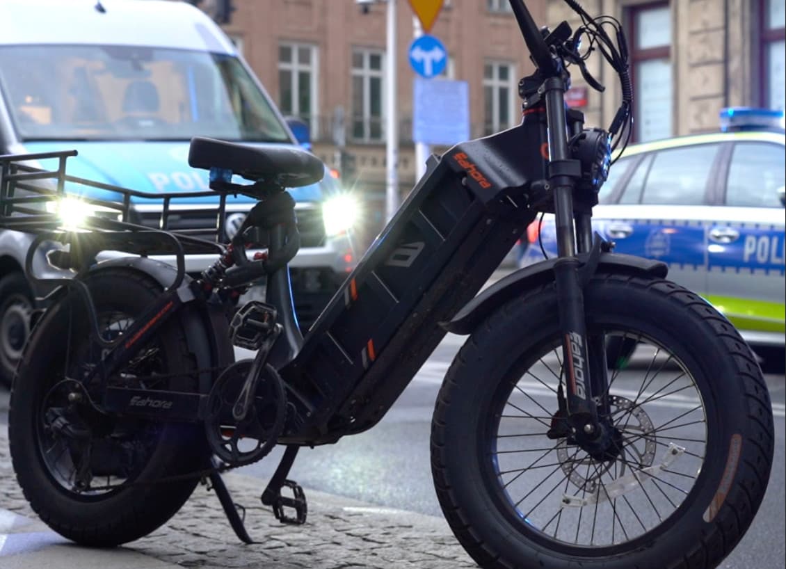 Akcja “e-Bike” w Warszawie. Ponad 70 mandatów dla użytkowników hulajnóg i rowerów elektrycznych