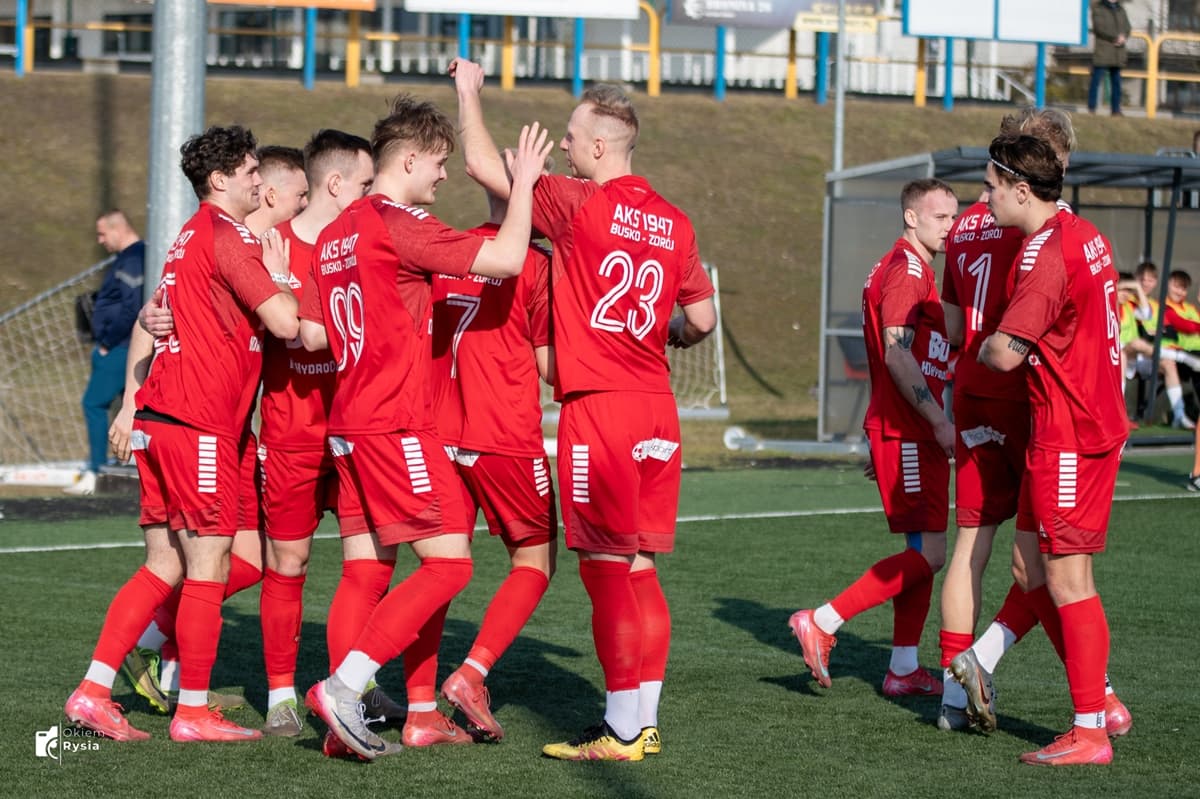 AKS 1947 Busko-Zdrój przygotowuje się do sezonu w Betclic 3 Lidze. Klub odkrywa kolejne karty
