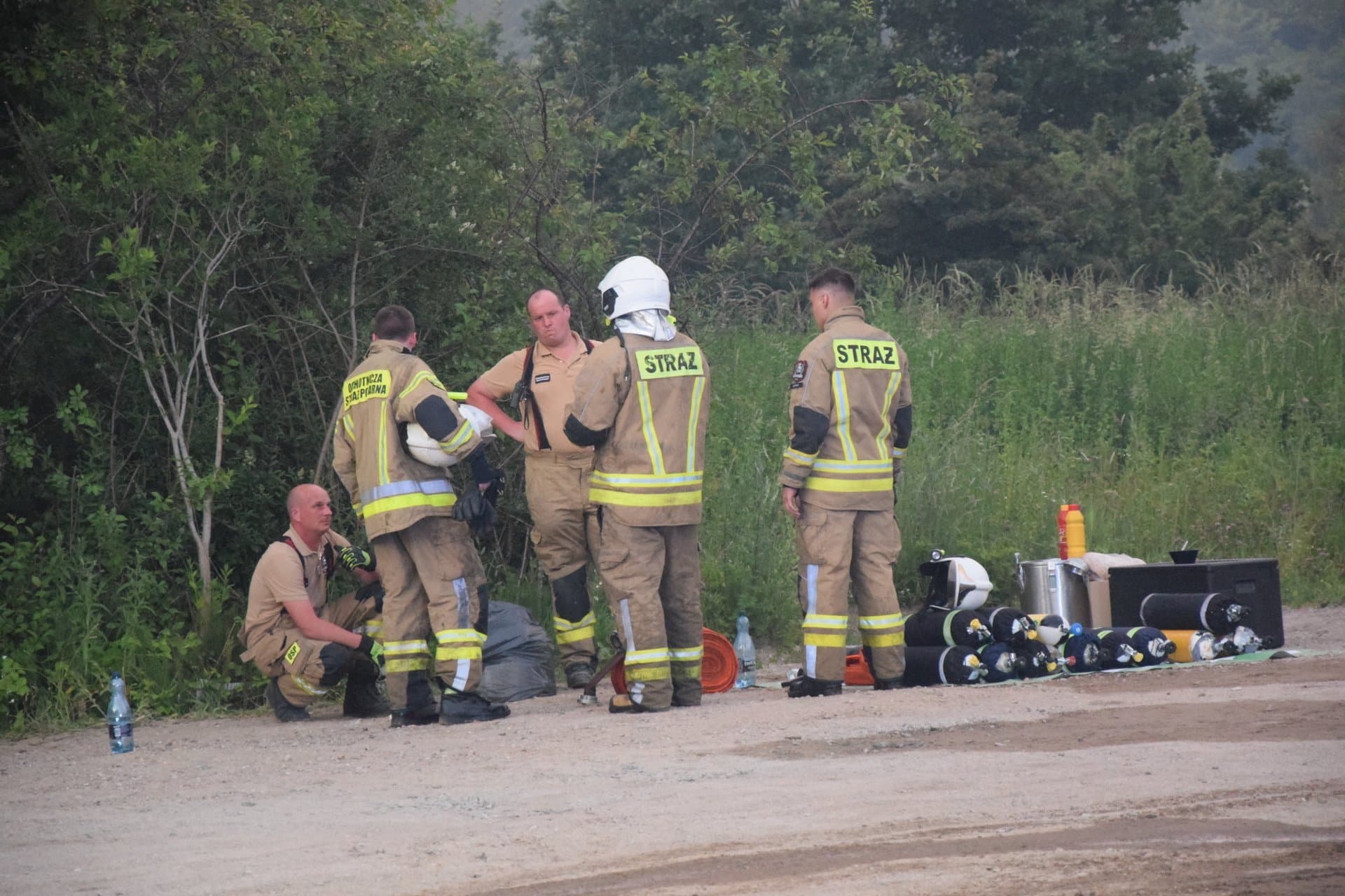 Aktualizacja: strażacy ugasili pożar w Charnowie. Teren został przekazany policji