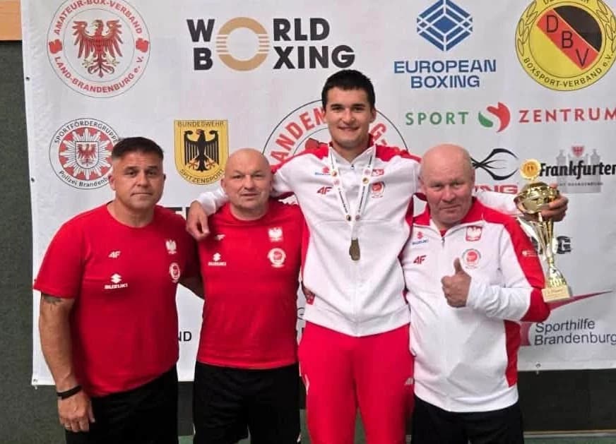 Aleksander Sikora podbił Niemcy. Bokser z Sanoka ze złotem Pucharu Brandenburgii