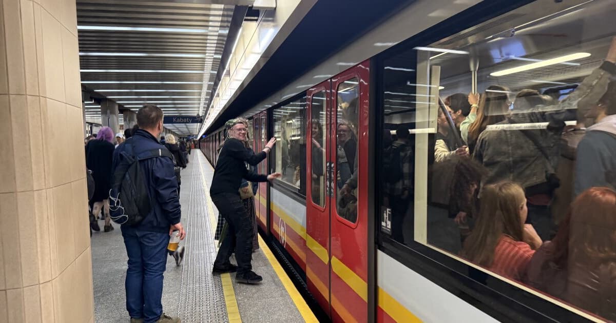 ALERT24 Metro jeździło w dwóch pętlach. Utrudnienia w niedzielny poranek