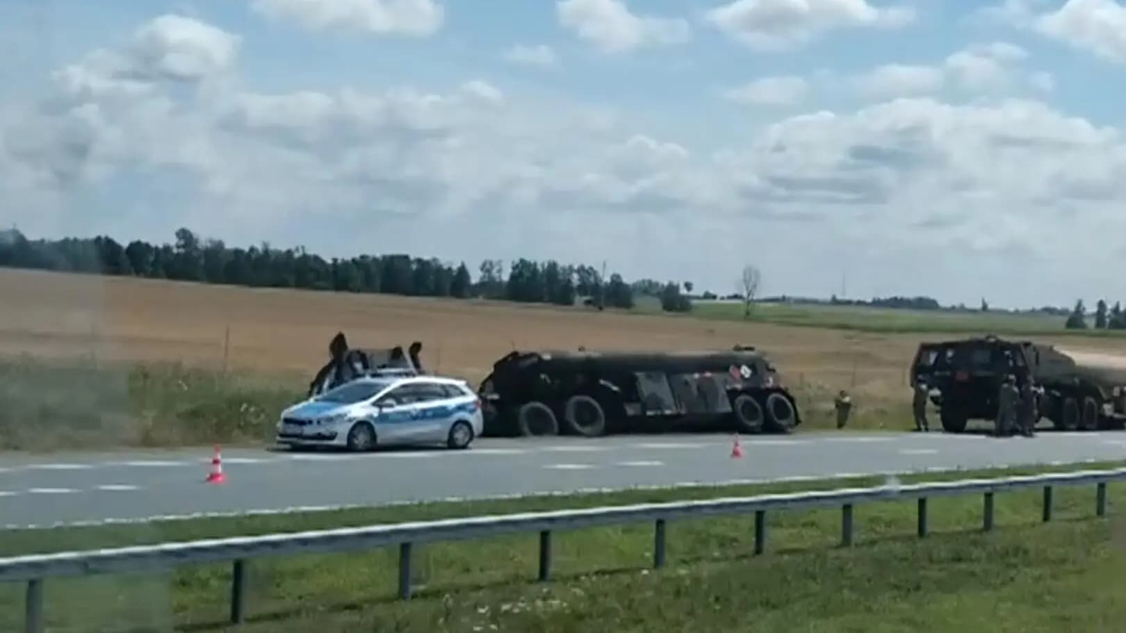 Amerykańska cysterna zjechała do rowu. Żołnierz mówił o podmuchu wiatru