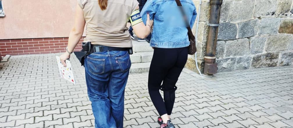 Atak na nastolatków z Ukrainy w Legnicy. 26-latka usłyszała zarzuty
